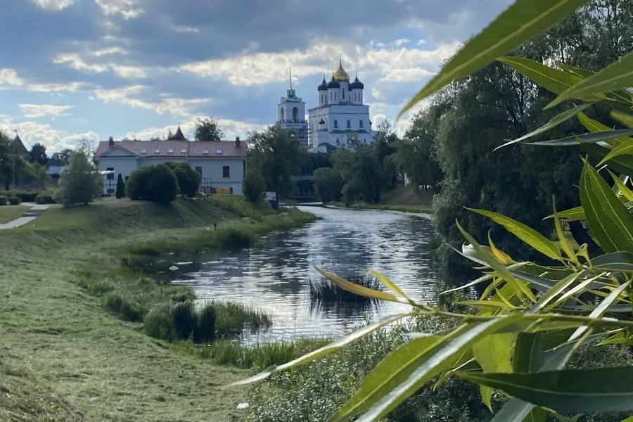 Троицкий собор над рекой Псковой